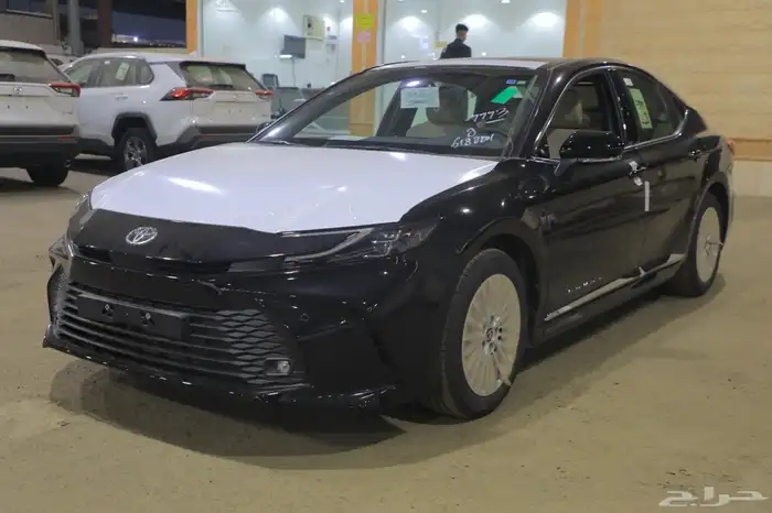 كامري LE فتحة بنزين 2025 جديد اسود 2