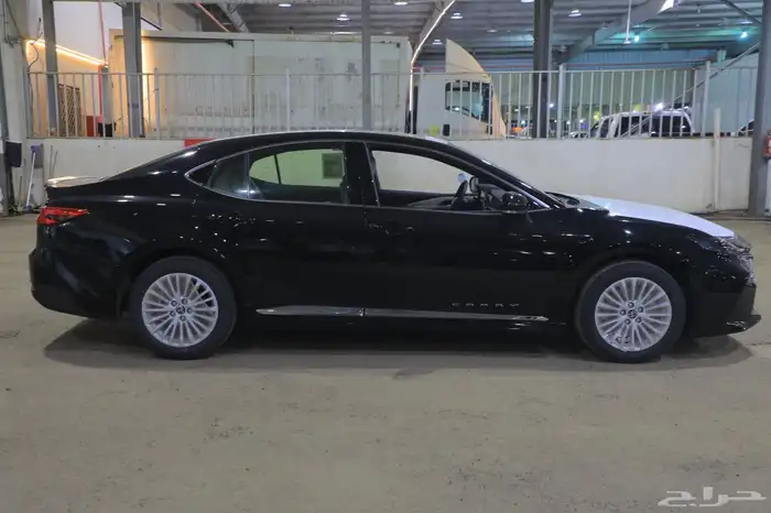 كامري LE فتحة بنزين 2025 جديد اسود 7