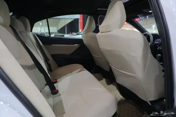 تويوتا كامري E بلس هايبرد فتحة سقف 2025 شبه الجديد 13