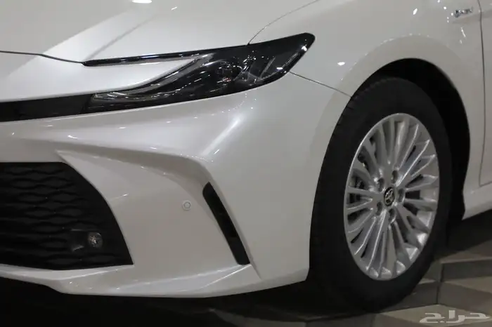 تويوتا كامري E بلس هايبرد فتحة سقف 2025 شبه الجديد 3