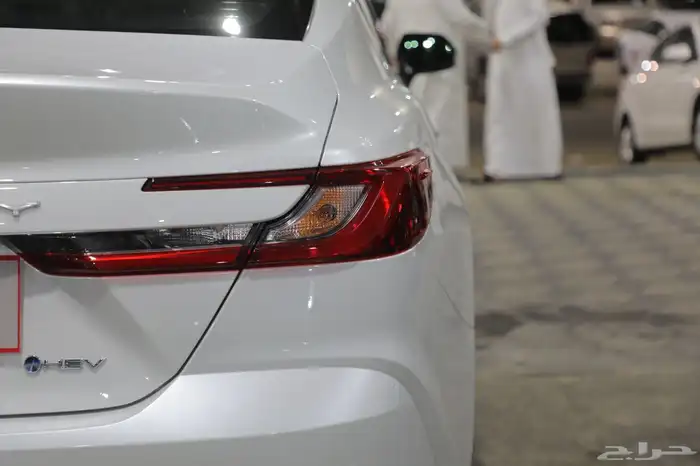 تويوتا كامري E بلس هايبرد فتحة سقف 2025 شبه الجديد 8