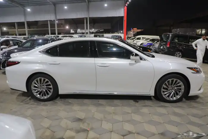 لكزس ES350 DD سعودي عبد اللطيف جميل 2025 شبه الجديد 5