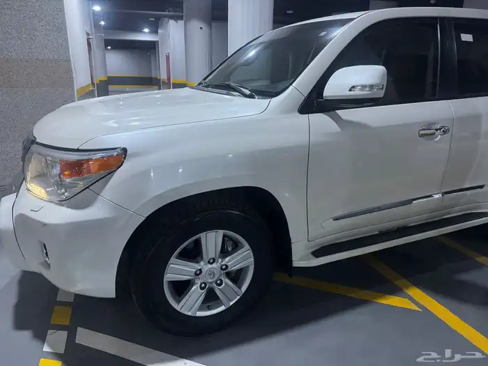 لاندكروزر نظيف جدا ممشى قليل 2