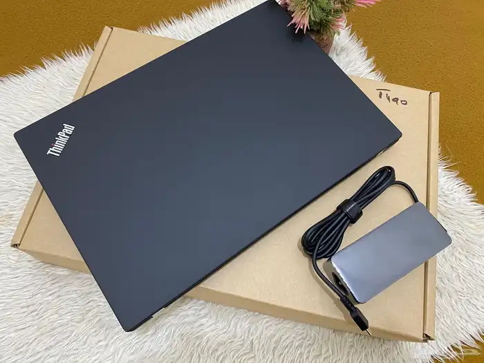 لابتوب لينوفو Thinkpad T14 شاشه لمس كور i7 شبه الجديد 2