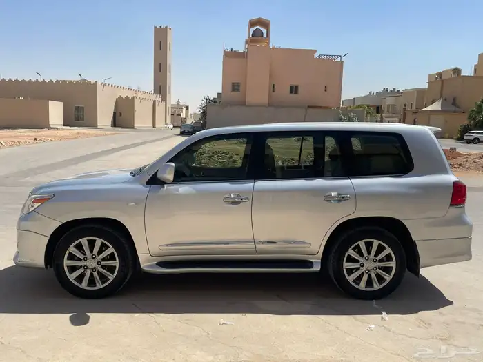 للبيع لكزز 2011 3