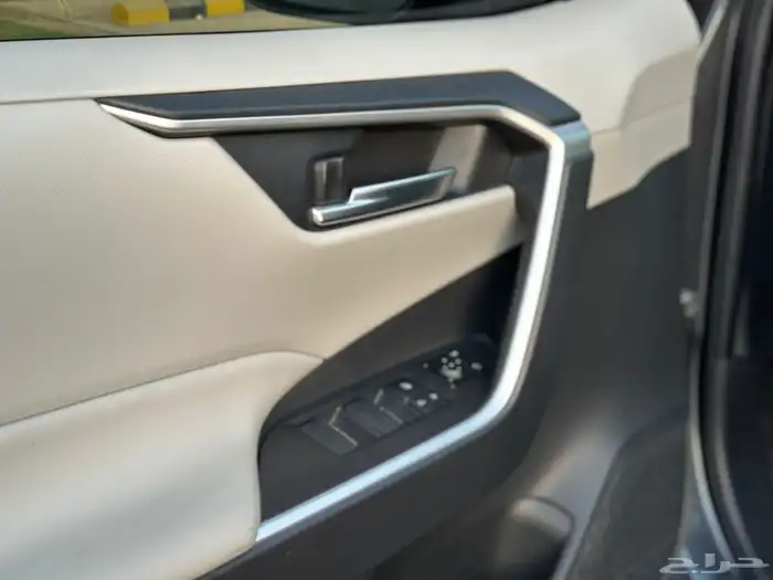 تويوتا راف فور ادفنشر 2024 شبه جديد بنزين 14