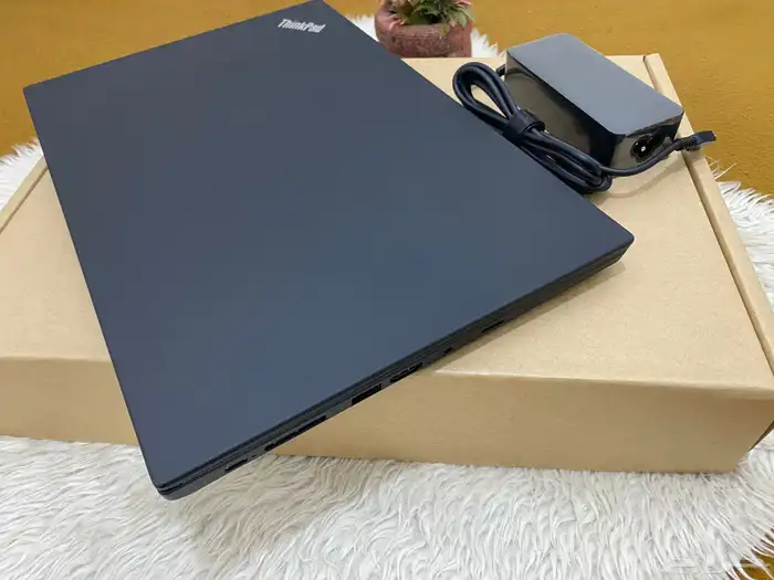 لابتوب لينوفو Thinkpad T14 شاشه لمس كور i7 شبه الجديد 7