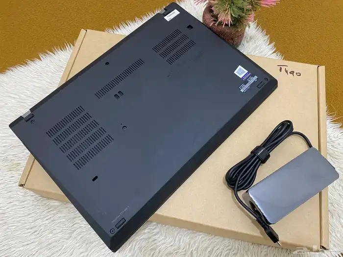 لابتوب لينوفو Thinkpad T14 شاشه لمس كور i7 شبه الجديد 3