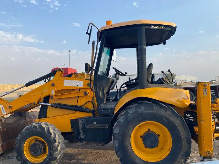 جي سي بي للبيع 3