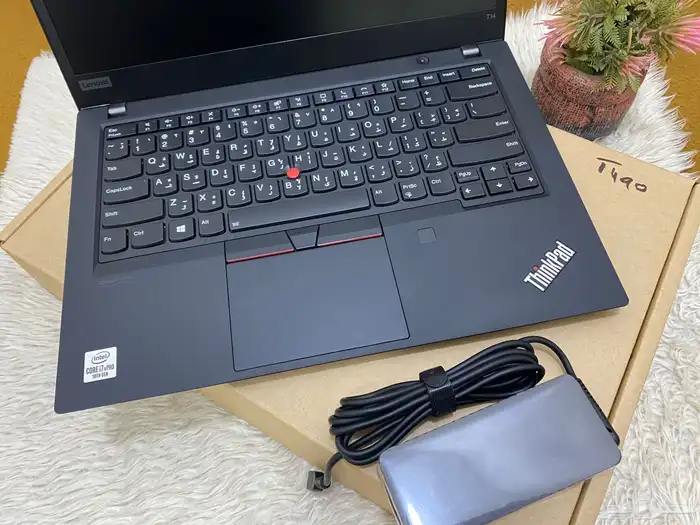 لابتوب لينوفو Thinkpad T14 شاشه لمس كور i7 شبه الجديد 9