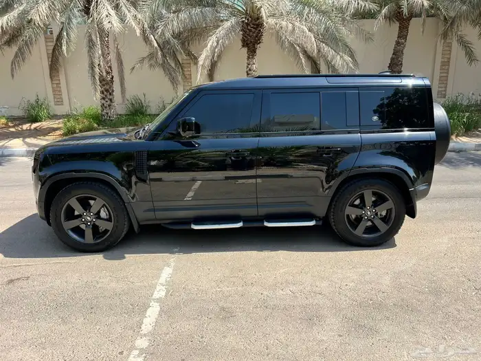 لاند روفر ديفندر موديل 2023 خليجي موجودة بدبي 6