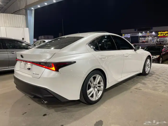 لكزس IS300 2023 4