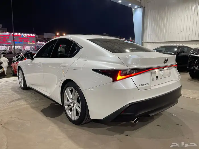لكزس IS300 2023 3