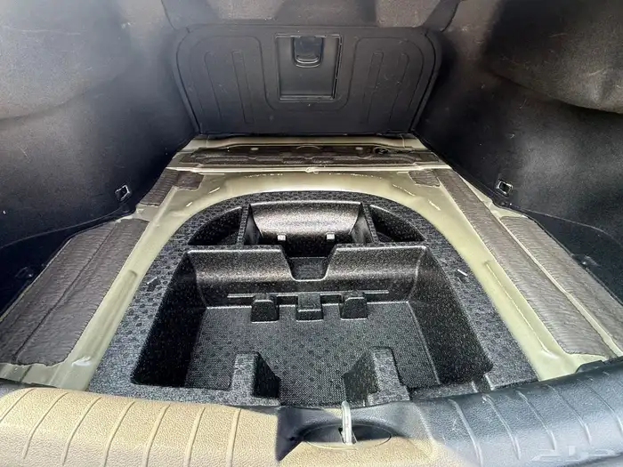 هيونداي ازيرا لون اسود داخلي أسوده ممشى قليل محركات بلد 40