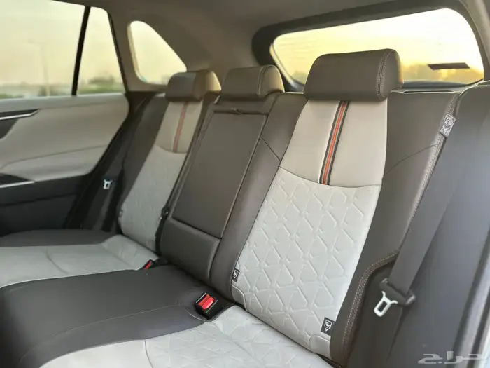 تويوتا راف فور ادفنشر 2024 شبه جديد بنزين 17