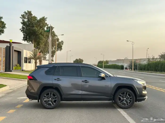 تويوتا راف فور ادفنشر 2024 شبه جديد بنزين 7