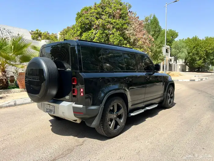 لاند روفر ديفندر موديل 2023 خليجي موجودة بدبي 10