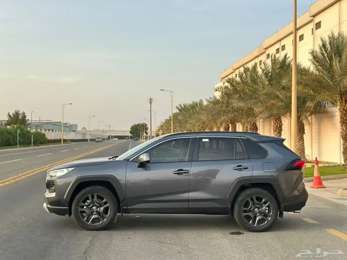 تويوتا راف فور ادفنشر 2024 شبه جديد بنزين 5