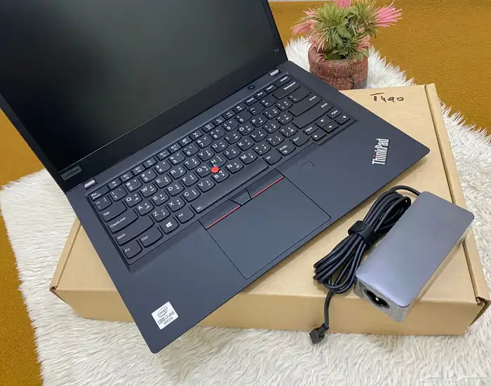 لابتوب لينوفو Thinkpad T14 شاشه لمس كور i7 شبه الجديد 12