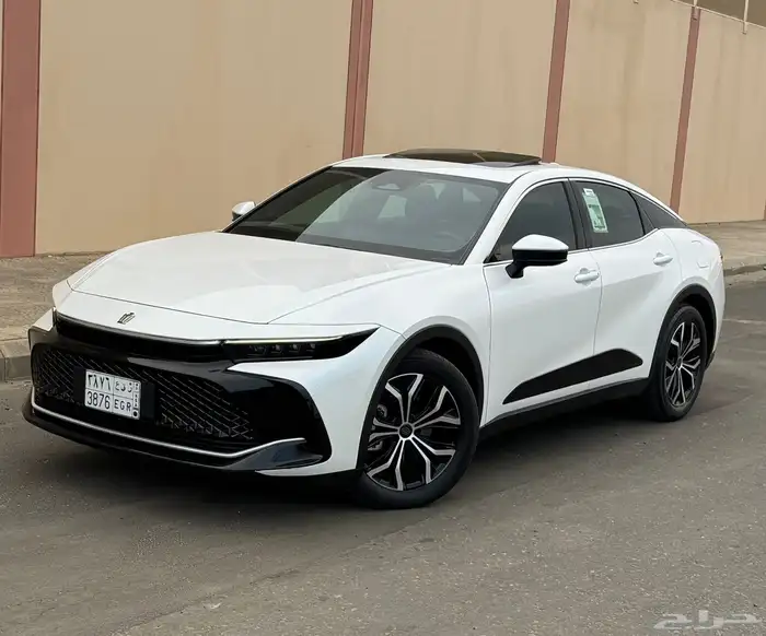 للبيع كراون بريميوم 2023 وكالة ممشى قليل (( شبه اصفار )) 2