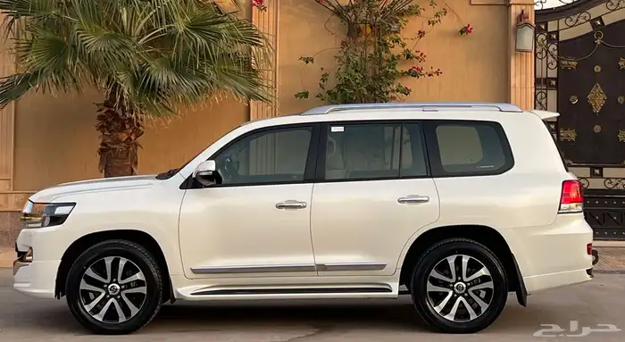 تويوتا لند كروزر GXR سعودي 8