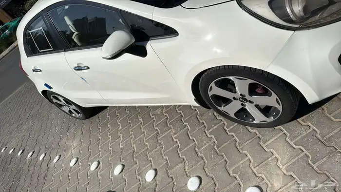 كيا ريو هاتش باك 7