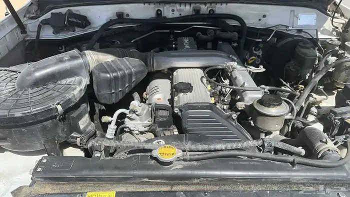 لاندكروزر (GXR) موديل 2000 ديزل 10