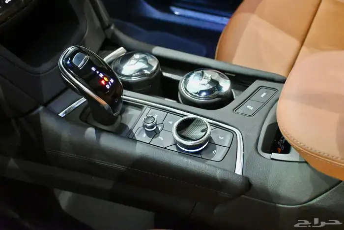 كاديلاك XT5 2023 ضمان وصيانه مجانيه شبه جديد 9