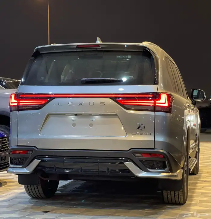 لكزس اف سبورت الساير 2025 11