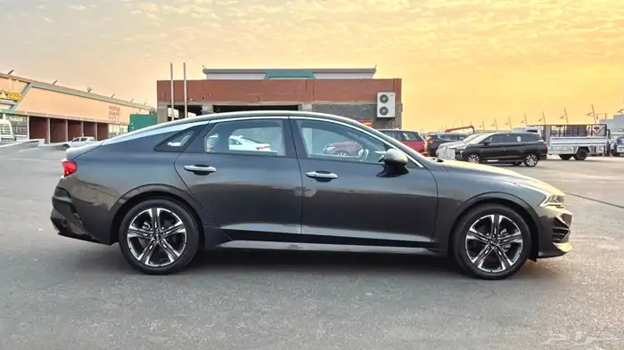 كيا K5 فل كامل بدون بنورما 2020 داخل جملي نضيفه للبيع 6