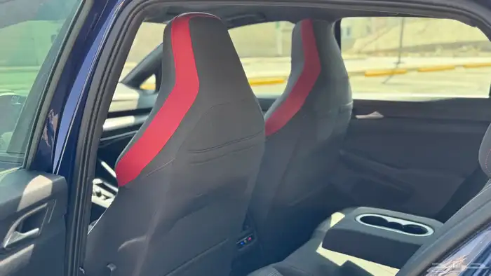 فولكس واجن جولف GTI 2022 42