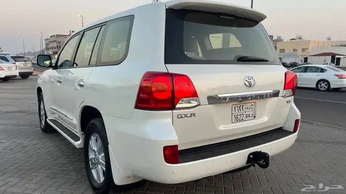 لاندكروزر 2014 مخزن ماشي 90 الف Gxr 3 6