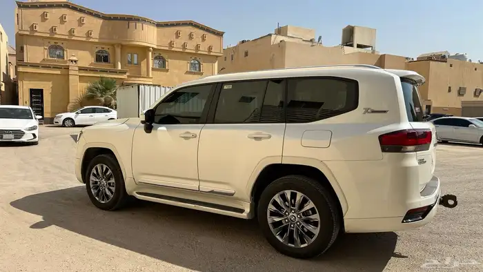 لاندكروزر GXR4  2022 أبيض لؤلؤي جلد 13
