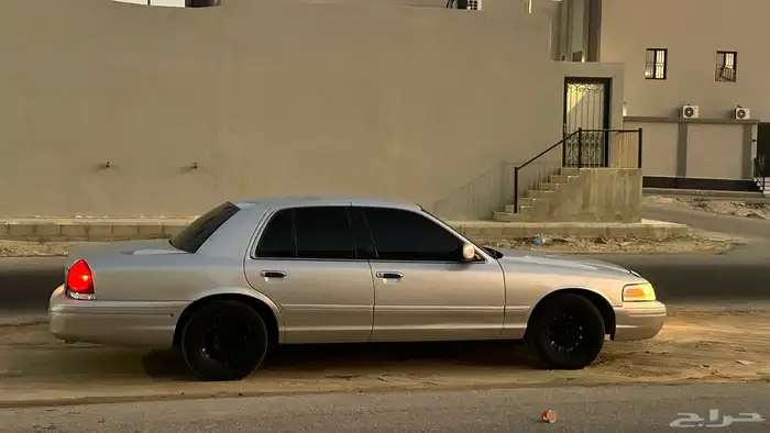 فورد كراون فكتوريا 2001 4