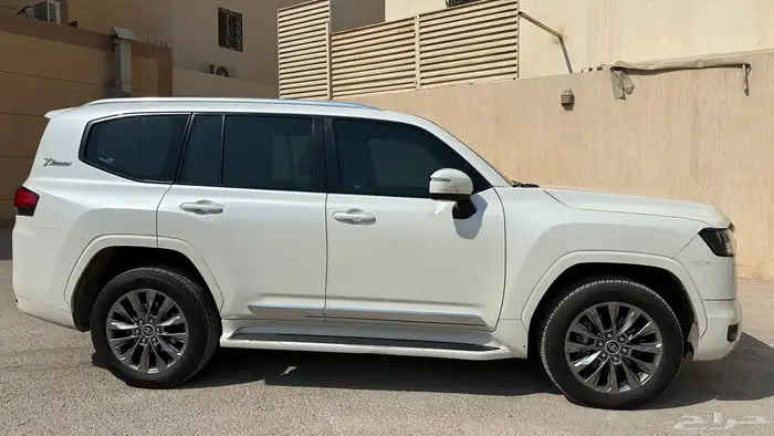 لاندكروزر GXR4  2022 أبيض لؤلؤي جلد 17