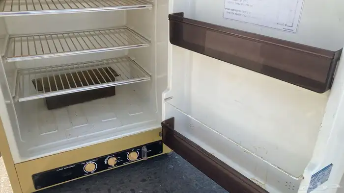 ثلاجة غاز وكهرباء سانيو ياباني للبيع 5