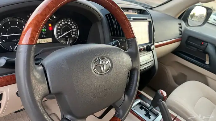 لاندكروزر 2014 مخزن ماشي 90 الف Gxr 3 10