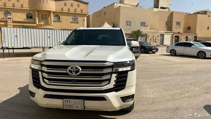لاندكروزر GXR4  2022 أبيض لؤلؤي جلد 0