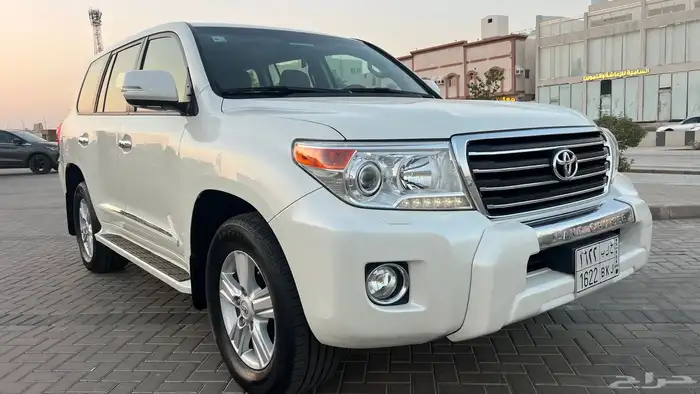 لاندكروزر 2014 مخزن ماشي 90 الف Gxr 3 1