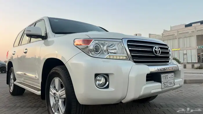 لاندكروزر 2014 مخزن ماشي 90 الف Gxr 3 2