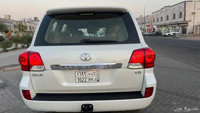 لاندكروزر 2014 مخزن ماشي 90 الف Gxr 3 5