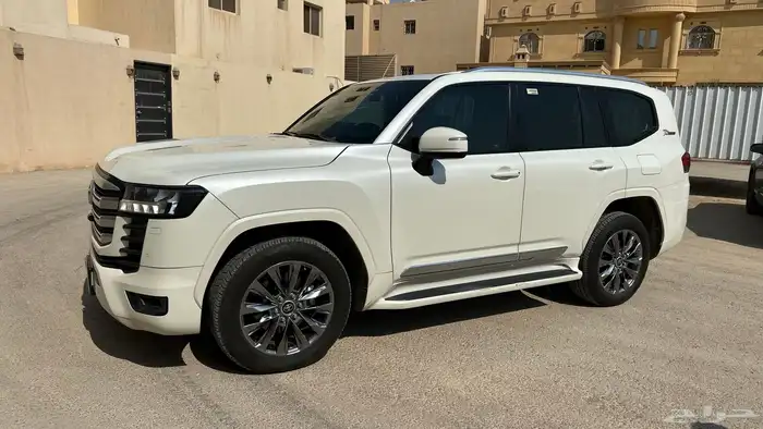 لاندكروزر GXR4  2022 أبيض لؤلؤي جلد 2