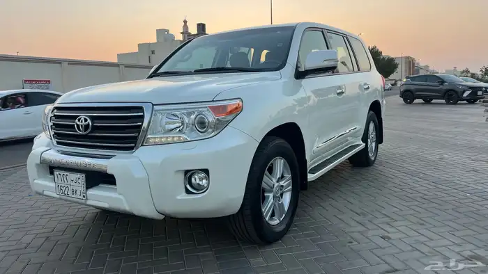 لاندكروزر 2014 مخزن ماشي 90 الف Gxr 3 0