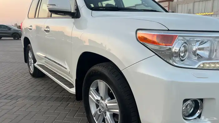 لاندكروزر 2014 مخزن ماشي 90 الف Gxr 3 3