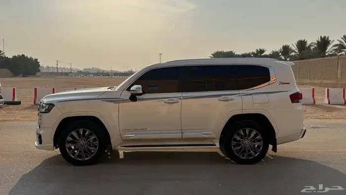 لاندكروزر 2022 نص فل 2