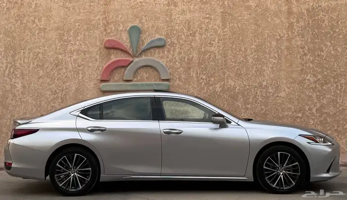 لكزس ES250 2023 فل كامل 9