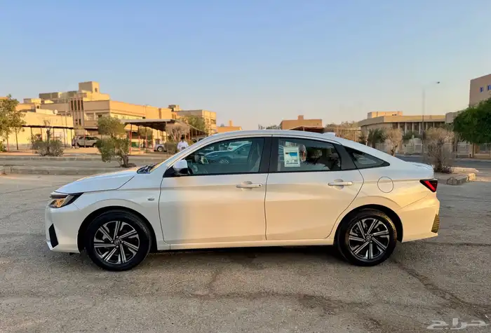 للبيع تويوتا يارس ((Y plus)) 2024 ((ممشى 12 ألف)) 13