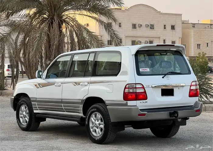 لاندكروزر V-XR نص فل 2004 3