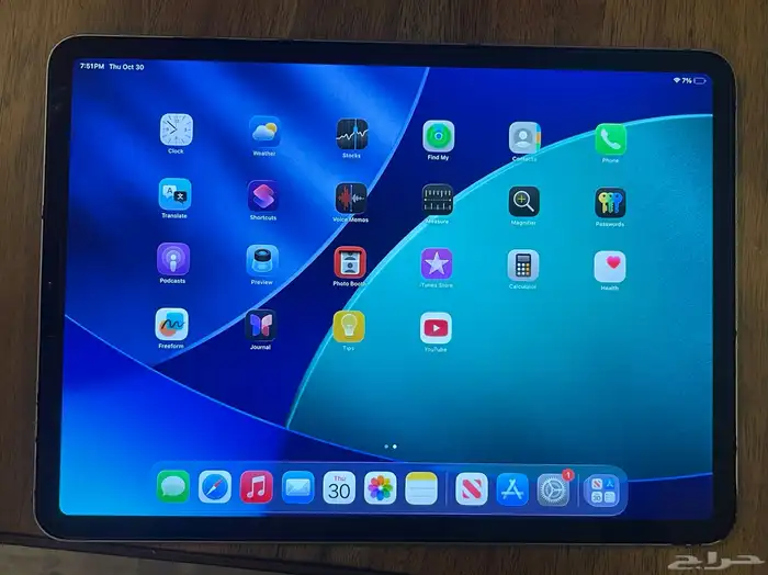 ايباد برو m2 مع شاحنه الاصلي 1