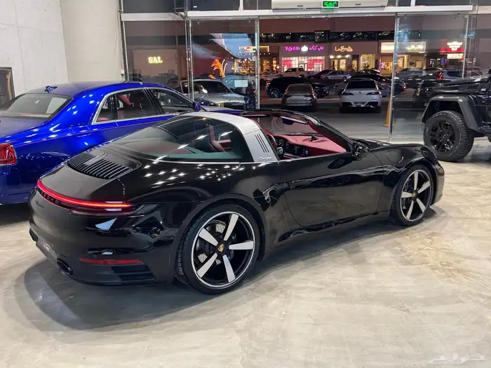 بورش Carrera Targa 4 موديل 2023م (وارد ساماكو) 11